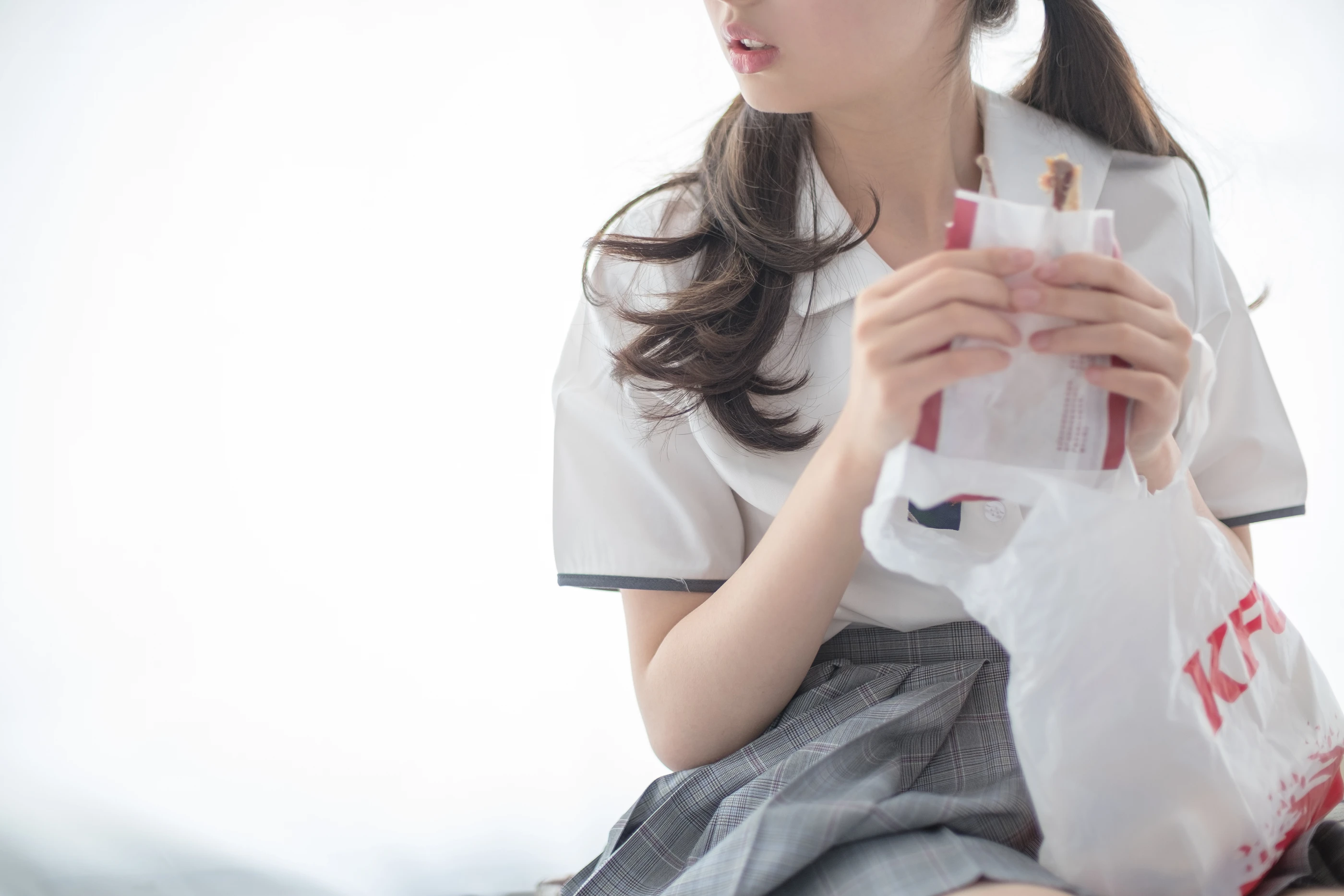 森萝财团 [R15-009] 床上JK白丝 [84P]插图8